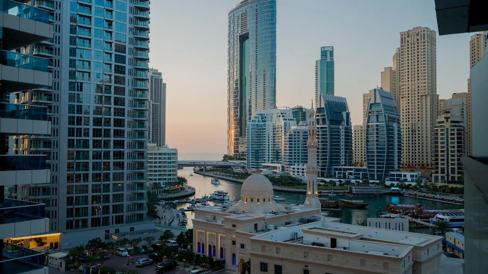 1 Bedroom Apartment With Marina View - Close To Metro Dubai