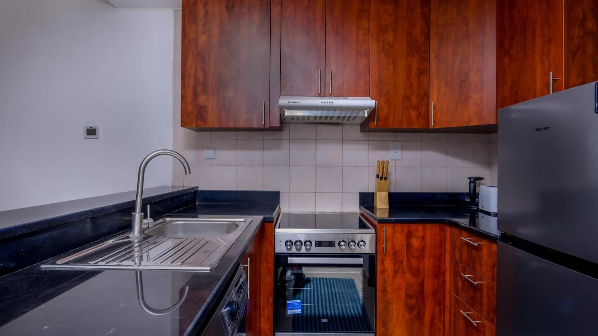 1 Bedroom Apartment With Marina View - Close To Metro Dubai